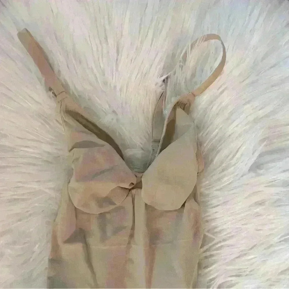 SKIMS- NWOB Sculpting Seamless Mid Thigh Bodysuit - Clay/ nude - Picture 4 of 10